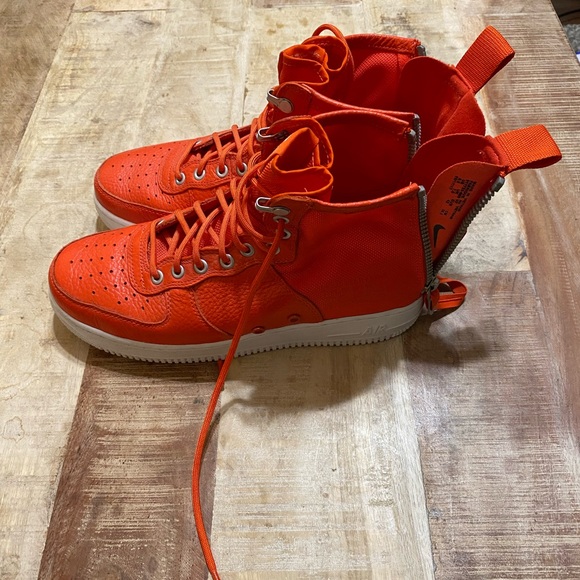 Nike Shoes Men’s. Blood Orange. Size 8.5 - Picture 3 of 8